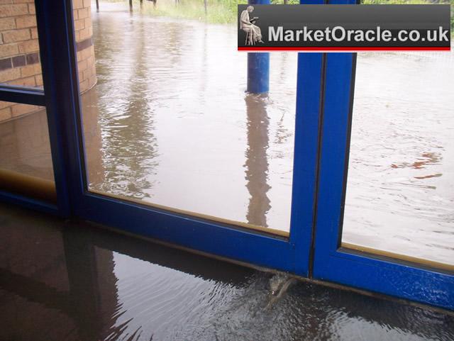 Sheffiled Flooding 2007 -Barely 2 minutes later the flooding at reception worsens with the waters rising very fast.